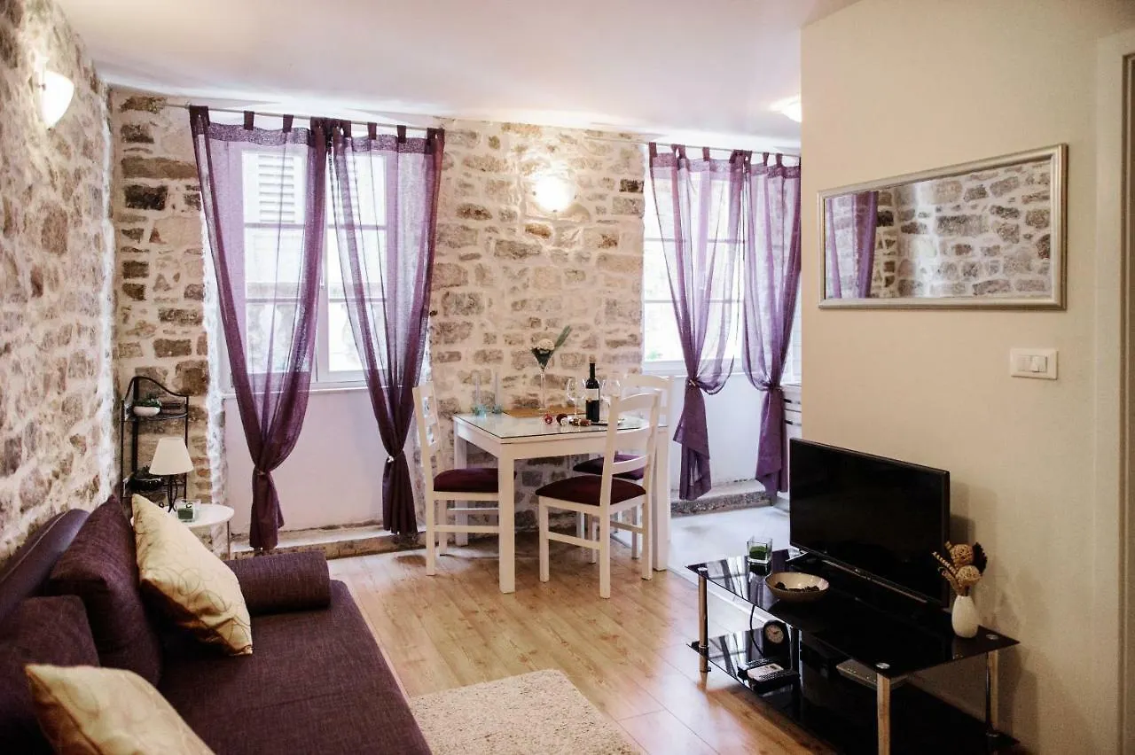 Apartment Peristil Cardo location